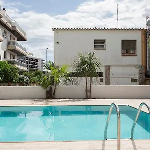 https://apartamento-moderno-con-piscina-y-parking-cerca-de-la-playa.catalonia-hotels.com